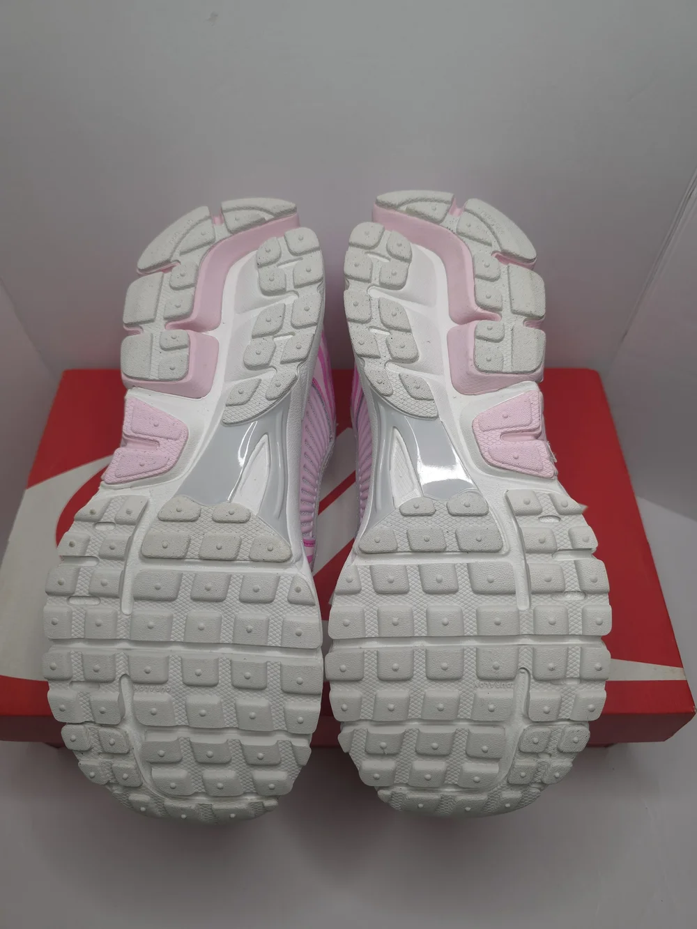 Nike Zoom Vomero 5 White Hyper Pink IM2404-645 Size 7.5W